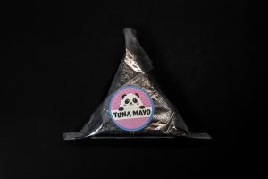 Онигири тунец и майонез
